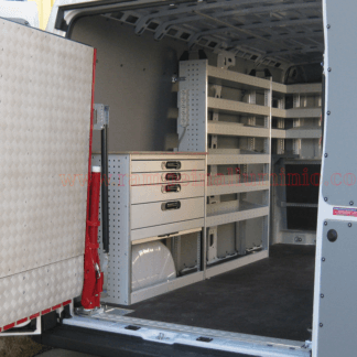 Allestimenti per furgoni realizzato su Nissan NV300 con cassettiere portautensili per utilizzo professionale