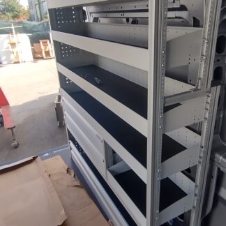 Scaffalature per furgoni realizzato su Fiat Talento con scaffalature modulari per utilizzo professionale