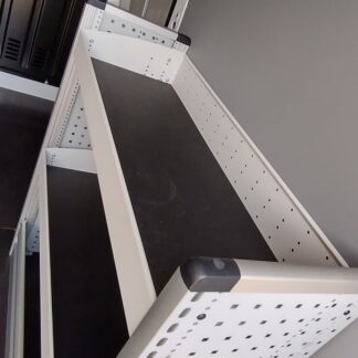 Scaffalature per veicoli commerciali realizzato su Toyota Proace Max con cassettiere portautensili per utilizzo professionale